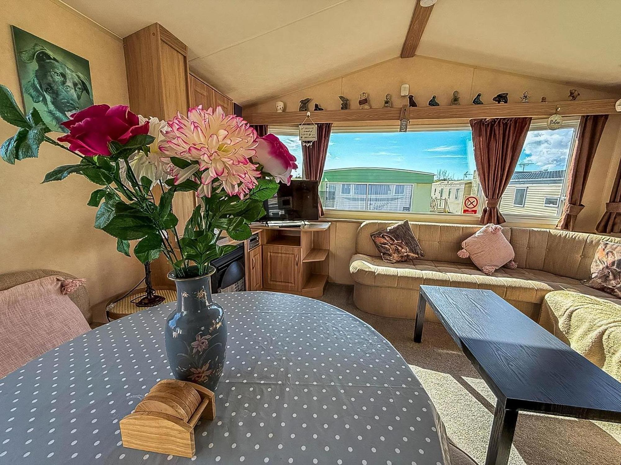 Lovely 6 Berth Caravan At Naze Marine Holiday Park In Essex Ref 17003C ولتون - أون - ذى - ناز المظهر الخارجي الصورة