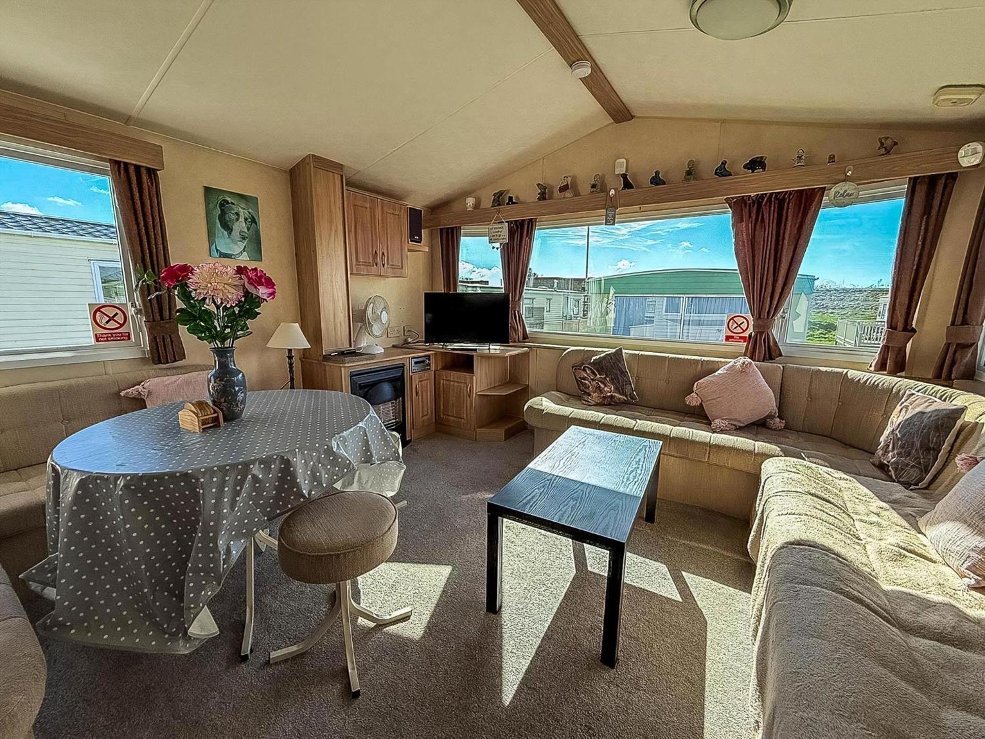 Lovely 6 Berth Caravan At Naze Marine Holiday Park In Essex Ref 17003C ولتون - أون - ذى - ناز المظهر الخارجي الصورة