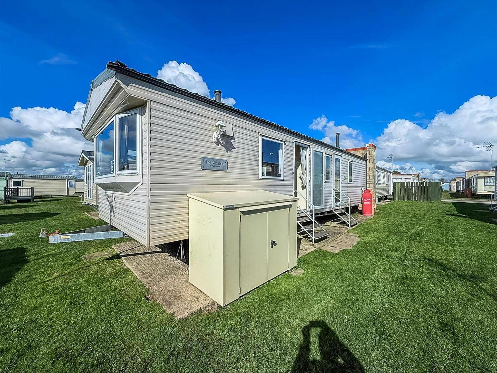 Lovely 6 Berth Caravan At Naze Marine Holiday Park In Essex Ref 17003C ولتون - أون - ذى - ناز المظهر الخارجي الصورة